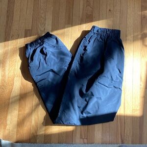 Women’s Columbia sportswear black ski/snow pants. Size M.